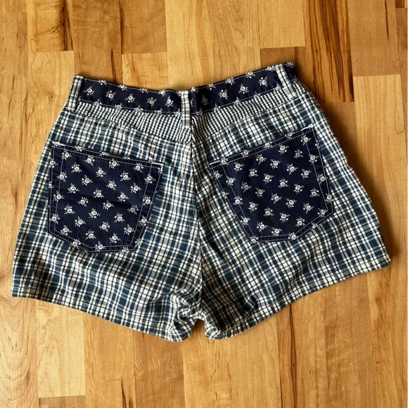 Vintage CottageCore Gingham Plaid Floral Cotton Shorts - Picture 2 of 8